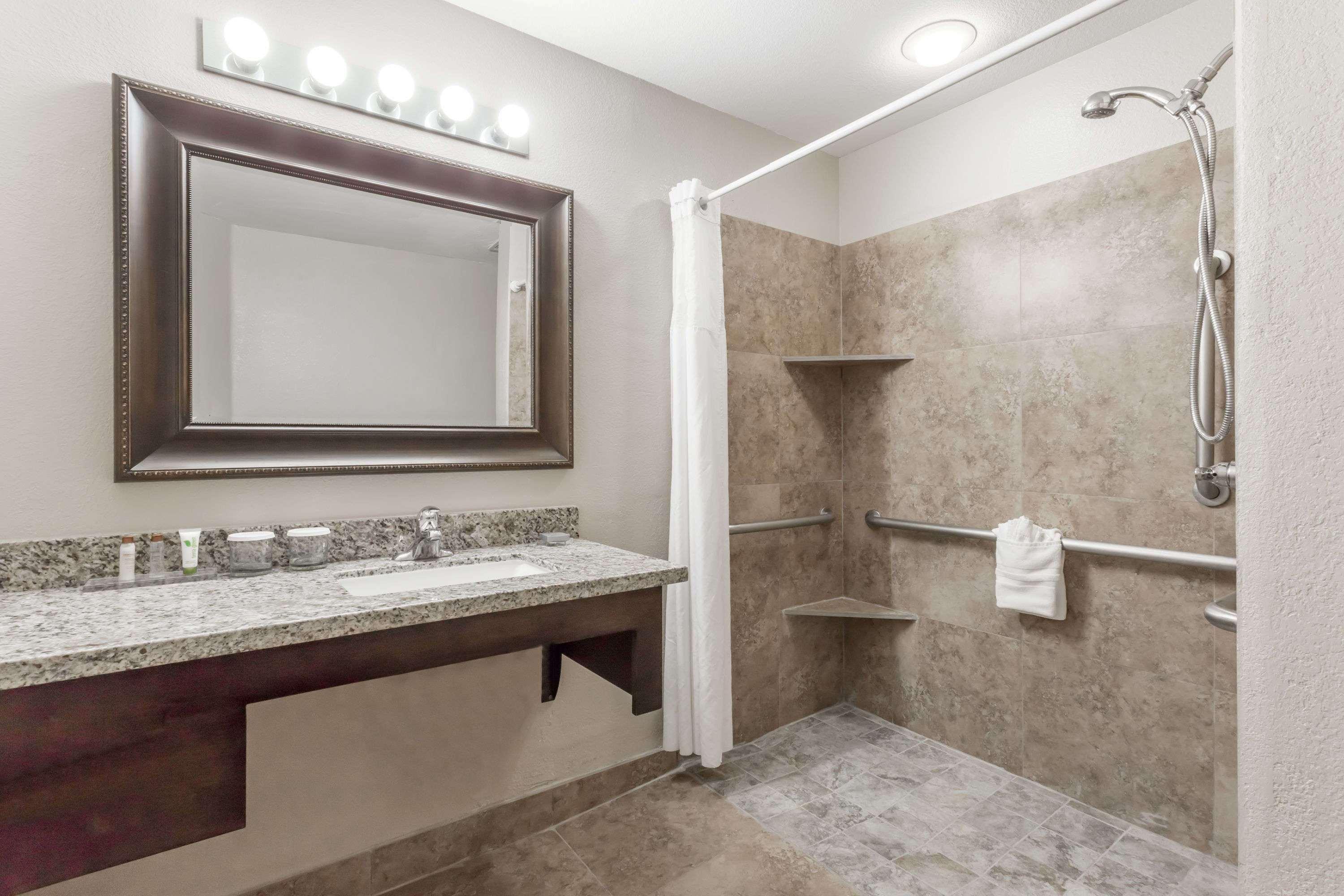 Hawthorn Suites By Wyndham Chandler Exterior foto